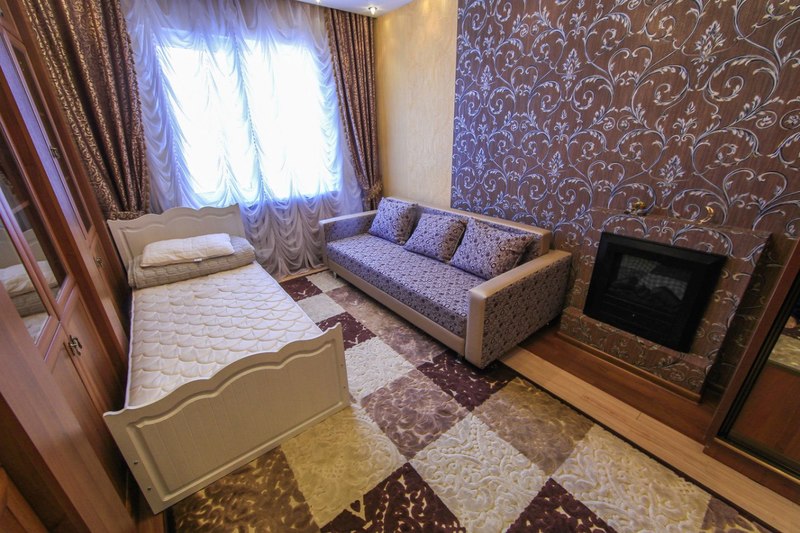 Квартиры 3х комнатные снять посуточно. Шахтерский дом комната снимать сутки. Семей квартира посуточно Казахстан улица Кабанбай телефон и адрес.