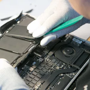 Замена батареи и жесткого диска на Macbook.