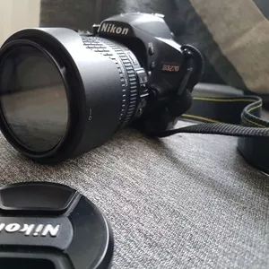 Продам зеркальную фотокамеру Nikon D3200