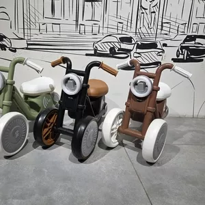 Беговел,  беговой толокар,  каталка с бесшумными каучуковыми колесами.