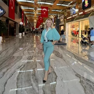 Квартира в элитном комплексе на первой береговой линии в Коньяалты.