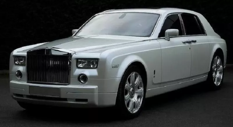 Прокат автомобиля Rolls-Royce Phantom белого/черного цвета для свадьбы