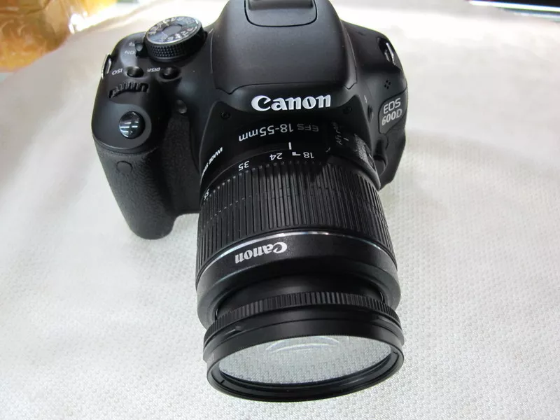 Срочно продам цифровой фотоаппарат Canon EOS 600D kit 2