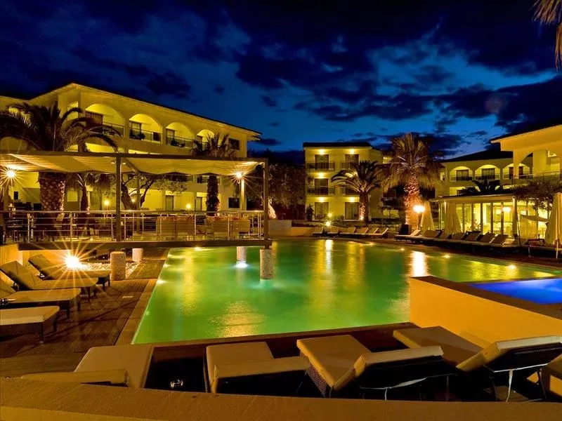Забронируйте отель Flegra Palace Hotel 4 * в Солнечной Греции с Музени