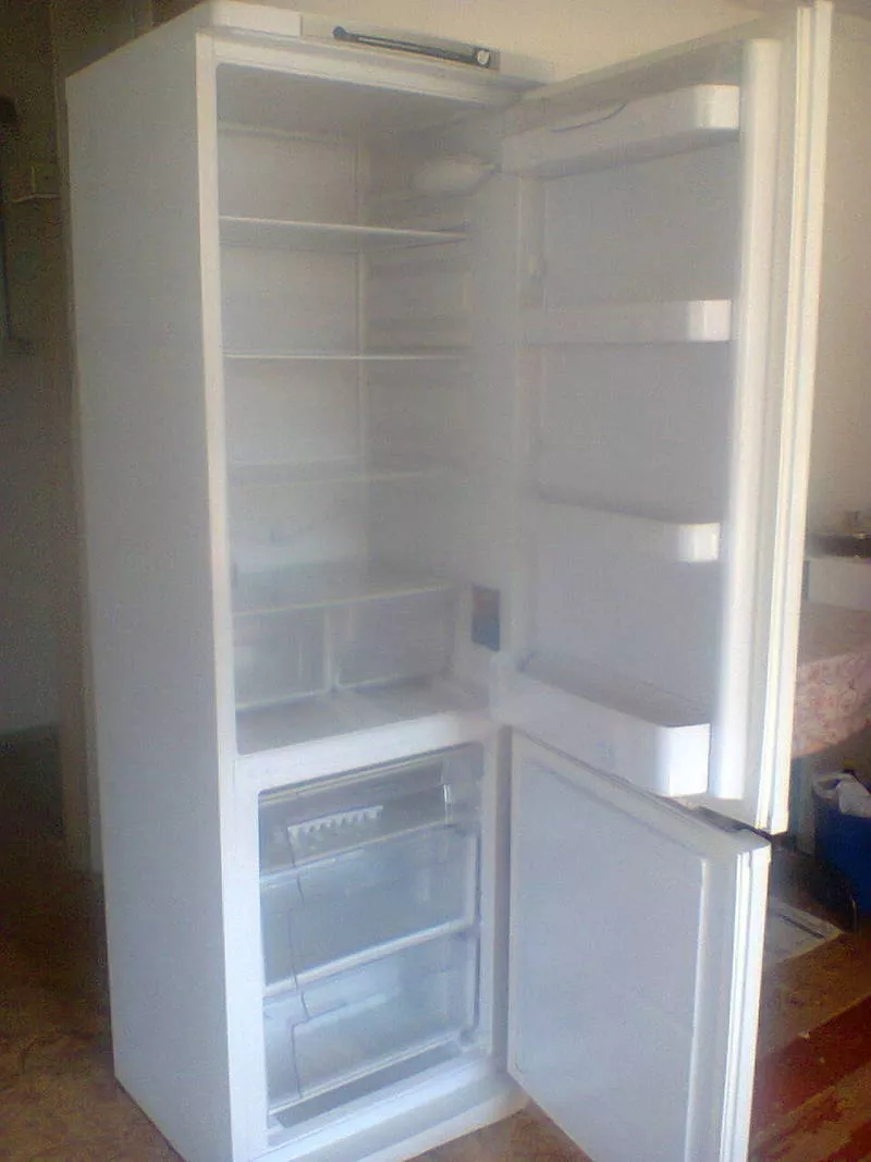 продам холодильник в хорошем состоянии,  белого цвета,  2-х камерный     2