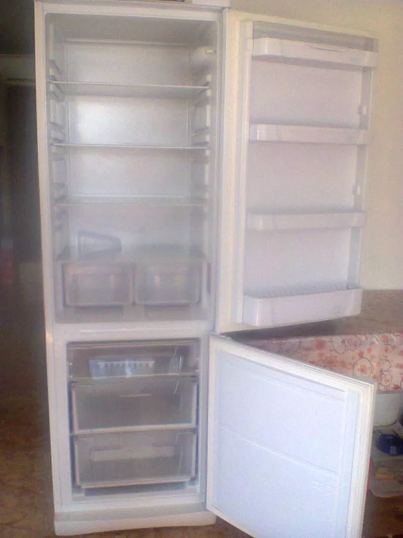 продам холодильник в хорошем состоянии,  белого цвета,  2-х камерный     3