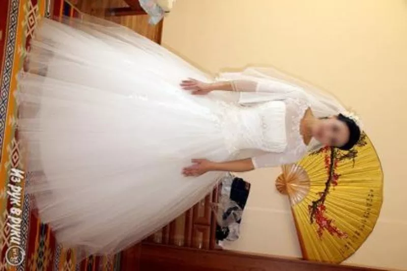 Продам шикарное свадебное платье не дорого! цена договорная!