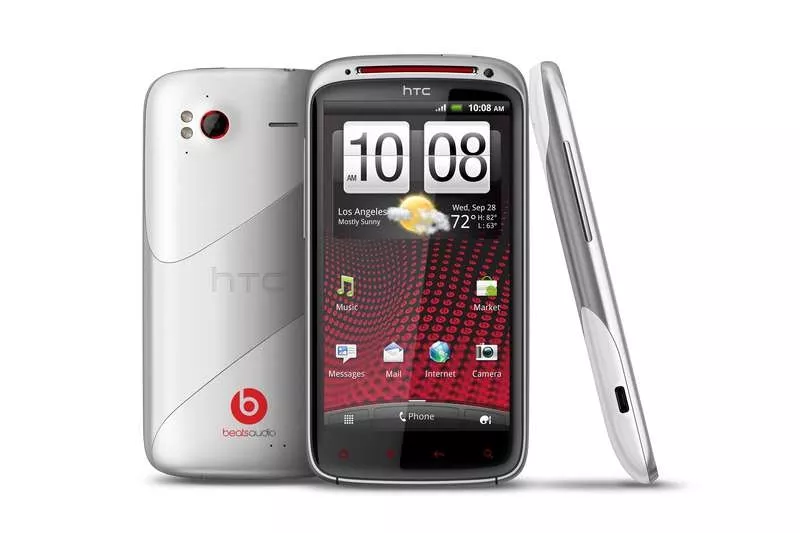 HTC Sensation XE с наушниками от BEATS