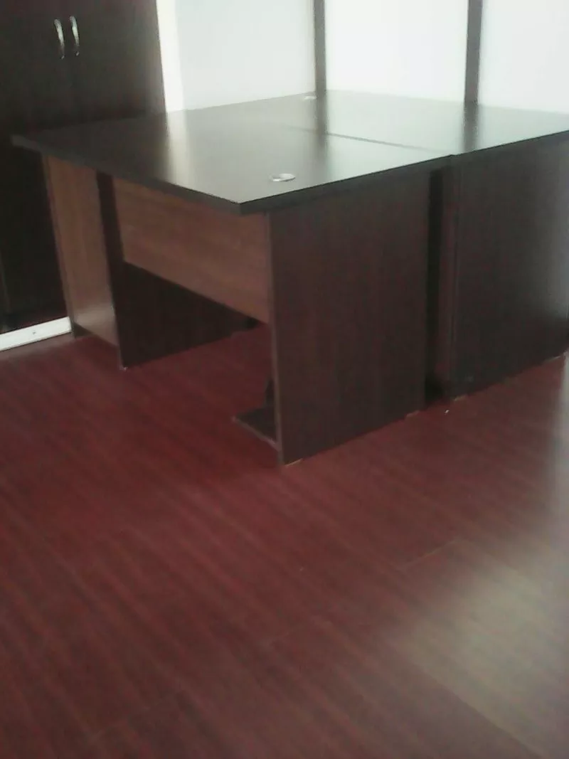 Продам офисные столы в отличном состоянии  2