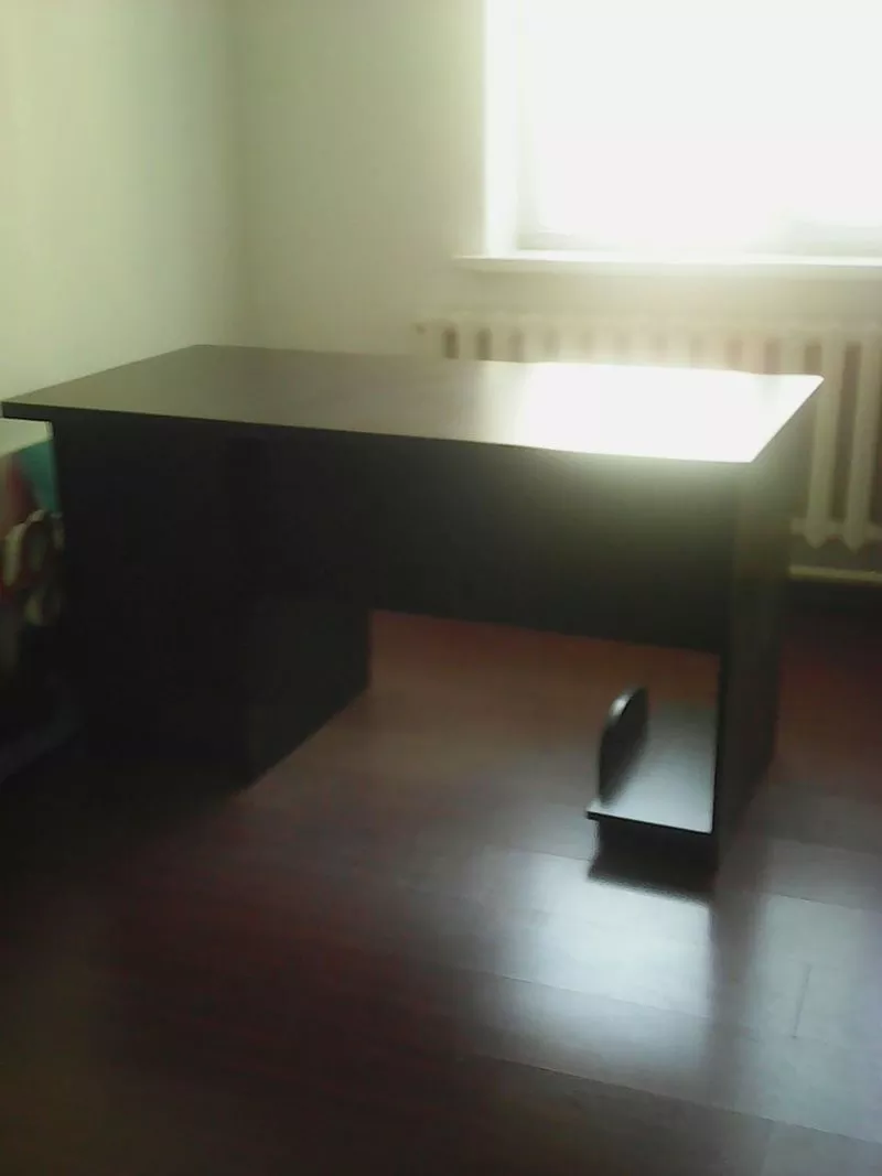 Продам офисные столы в отличном состоянии  3