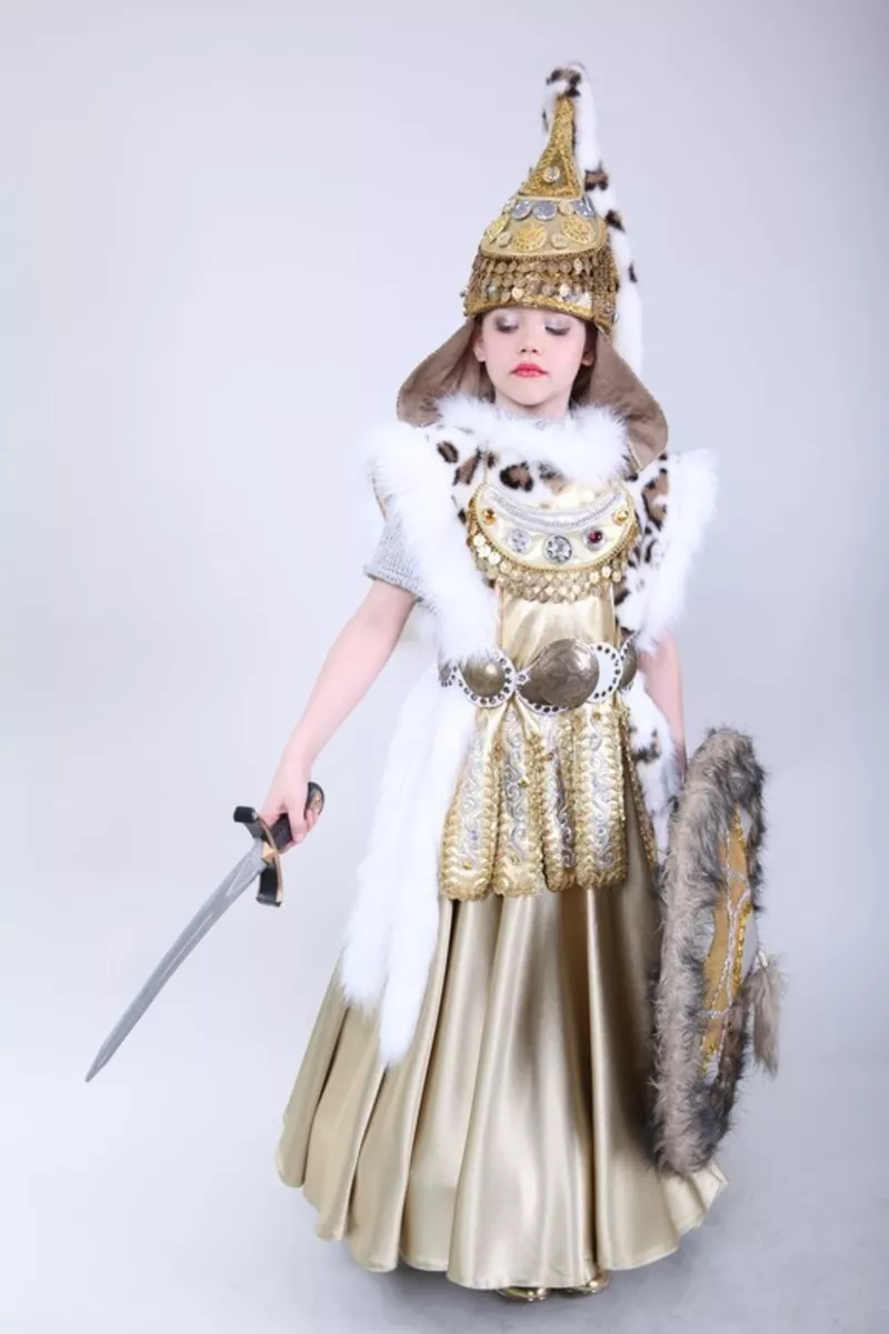 Казахский костюм женщины-воина “Томирис” на прокат в Астане 3