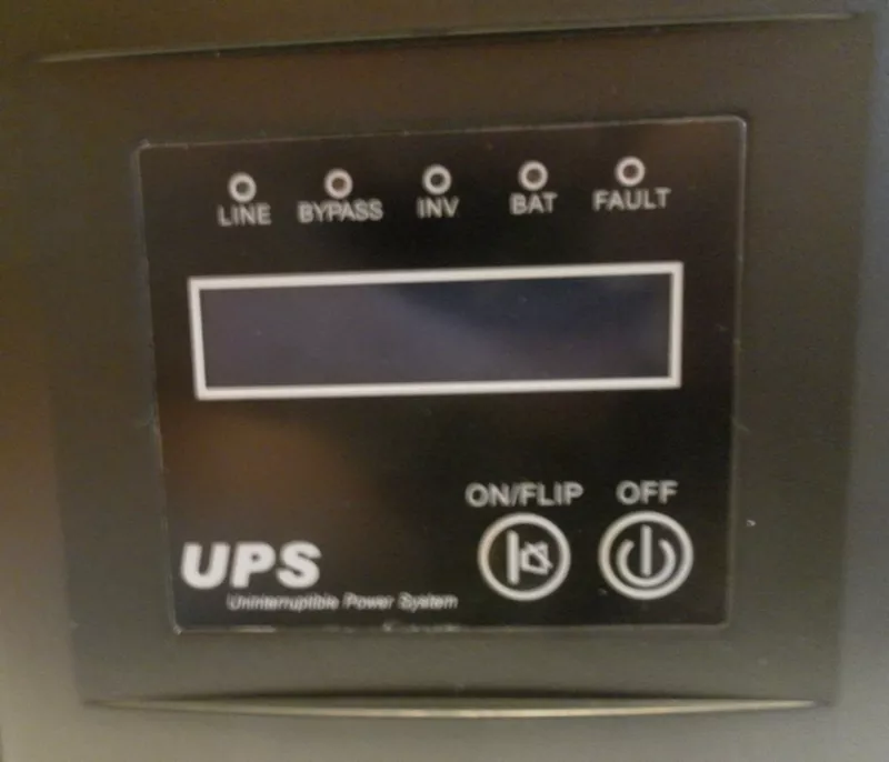UPS SVC PT-2K-LCD бесперебойное питание 6