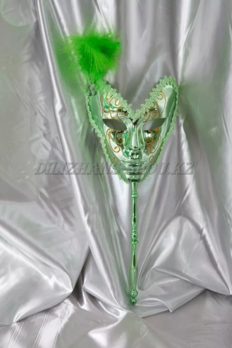 Карнавальные маски на палочке на прокат в Астане