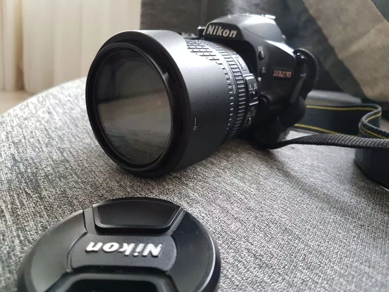 Продам зеркальную фотокамеру Nikon D3200