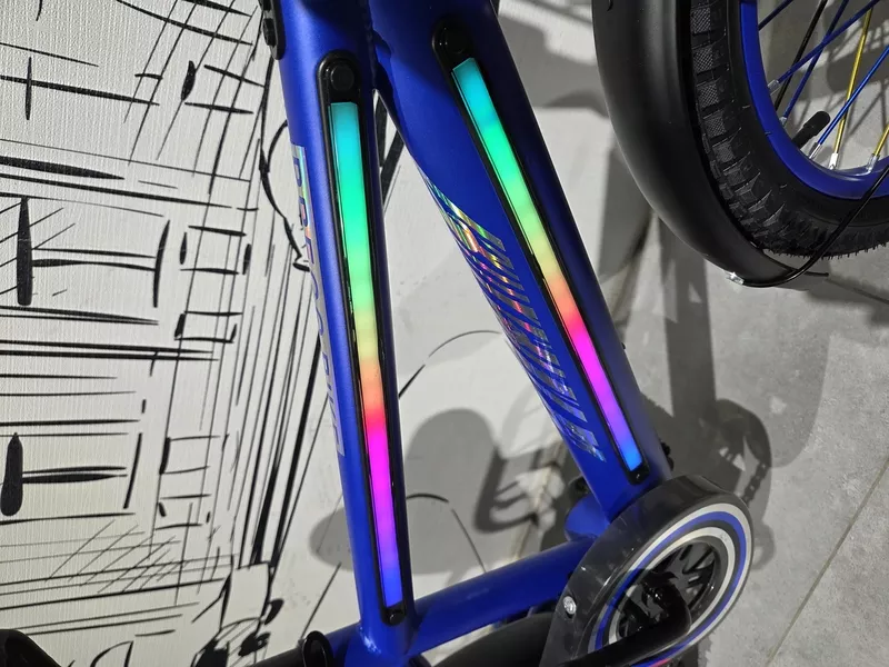 Детский Двухколесный велосипед со светом. Корзина,  багажник,  крылья 8