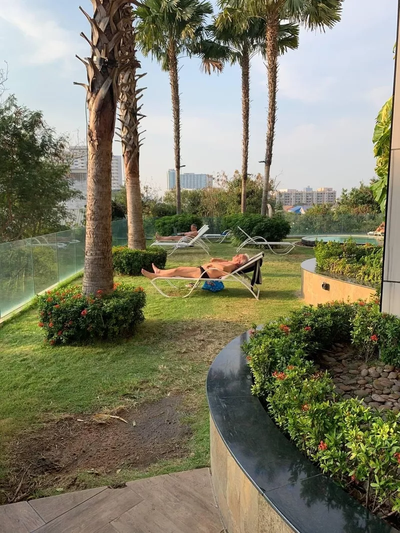  Евгения и Дмитрий — русскоязычные специалисты по недвижимости в Патта 2