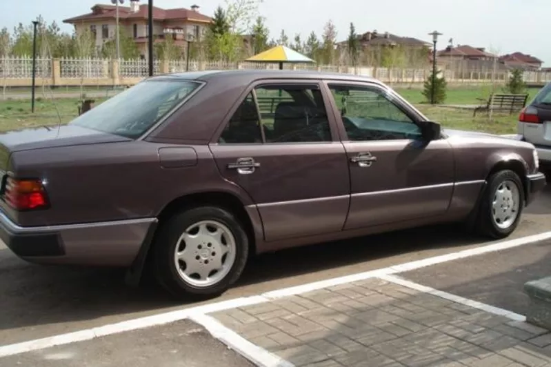 Продается автомобиль Mercedes Benz 200E 